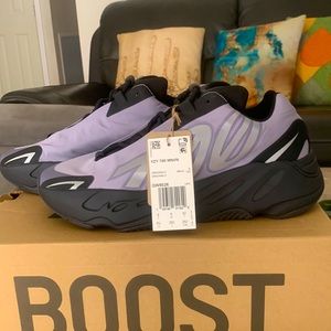 Yeezy 700